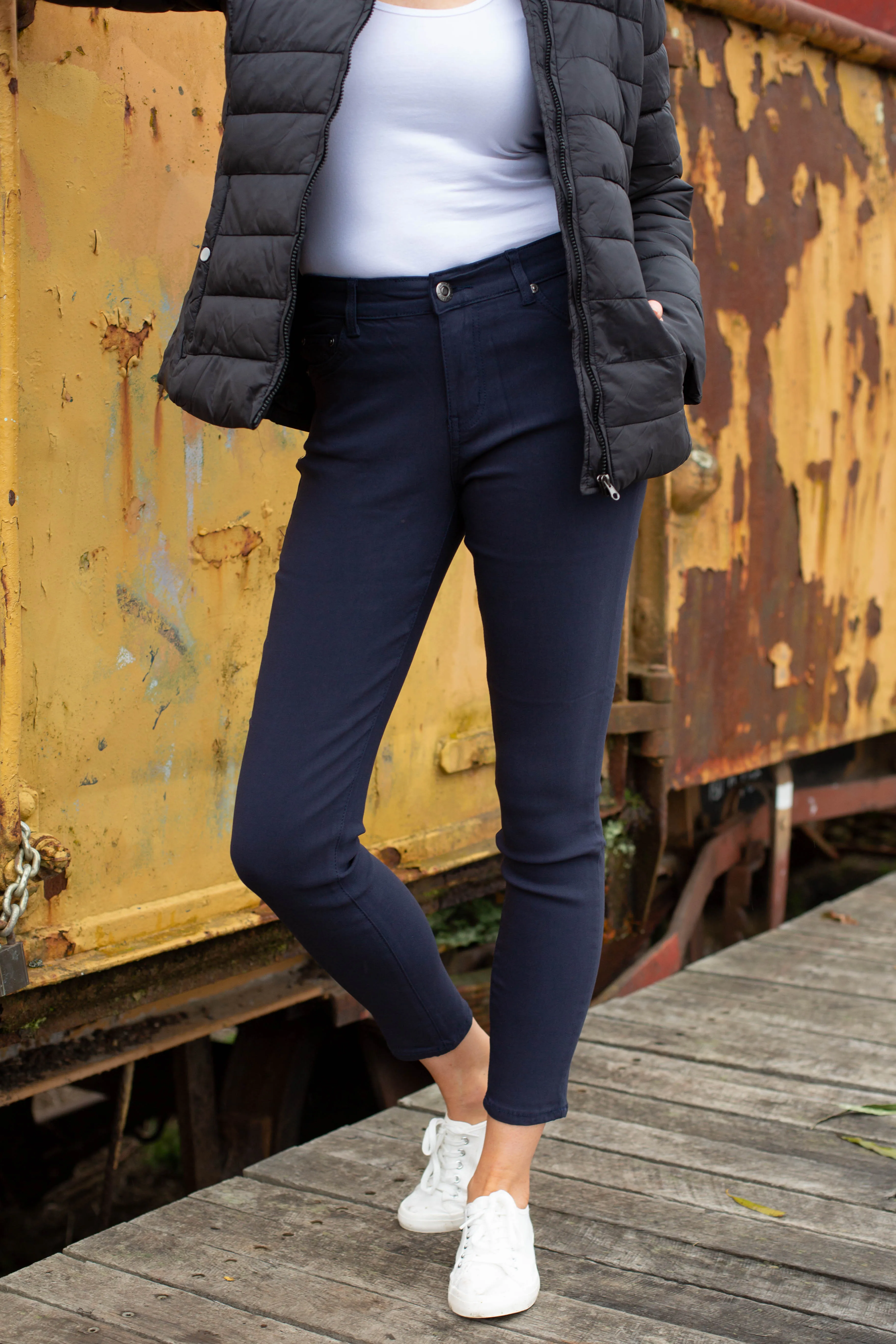 Austin Ultra Stretch Jean Pants in Navy