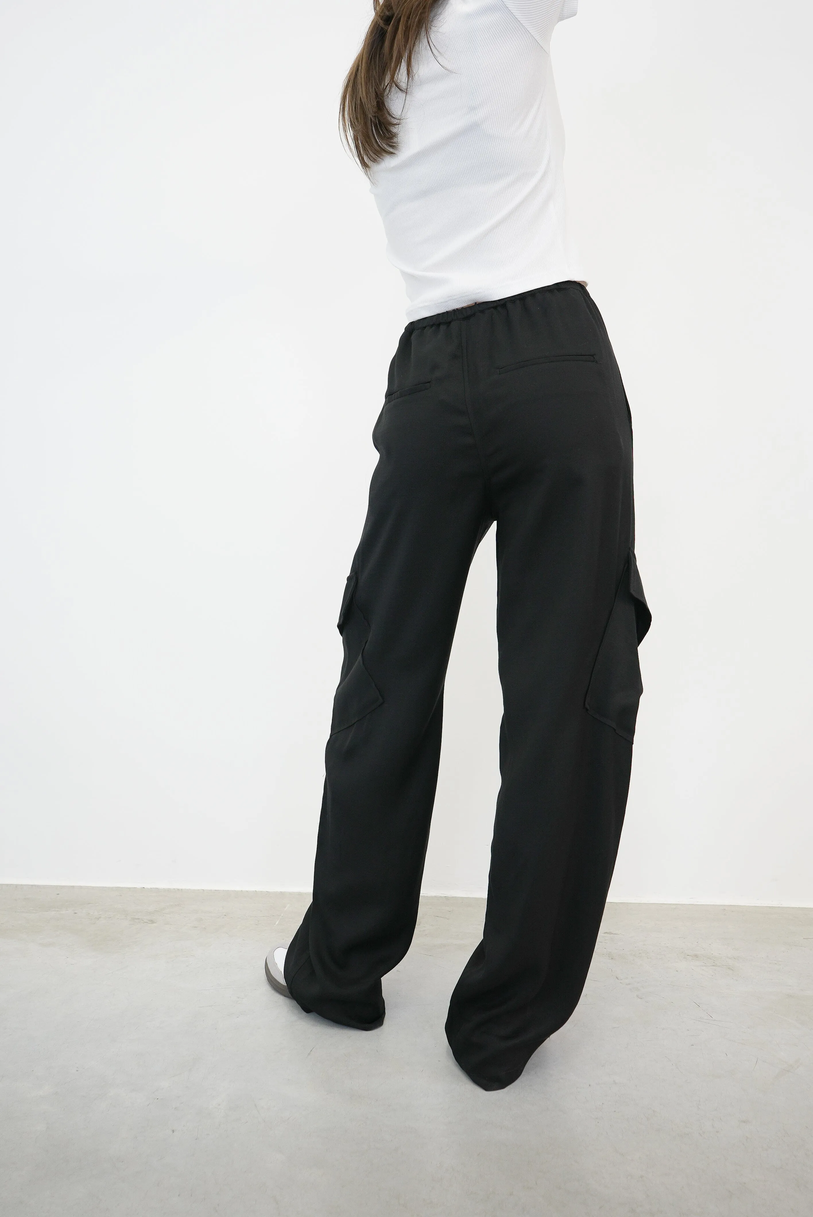 PIA TAILORED FLUID PANTS WITH POCKETS