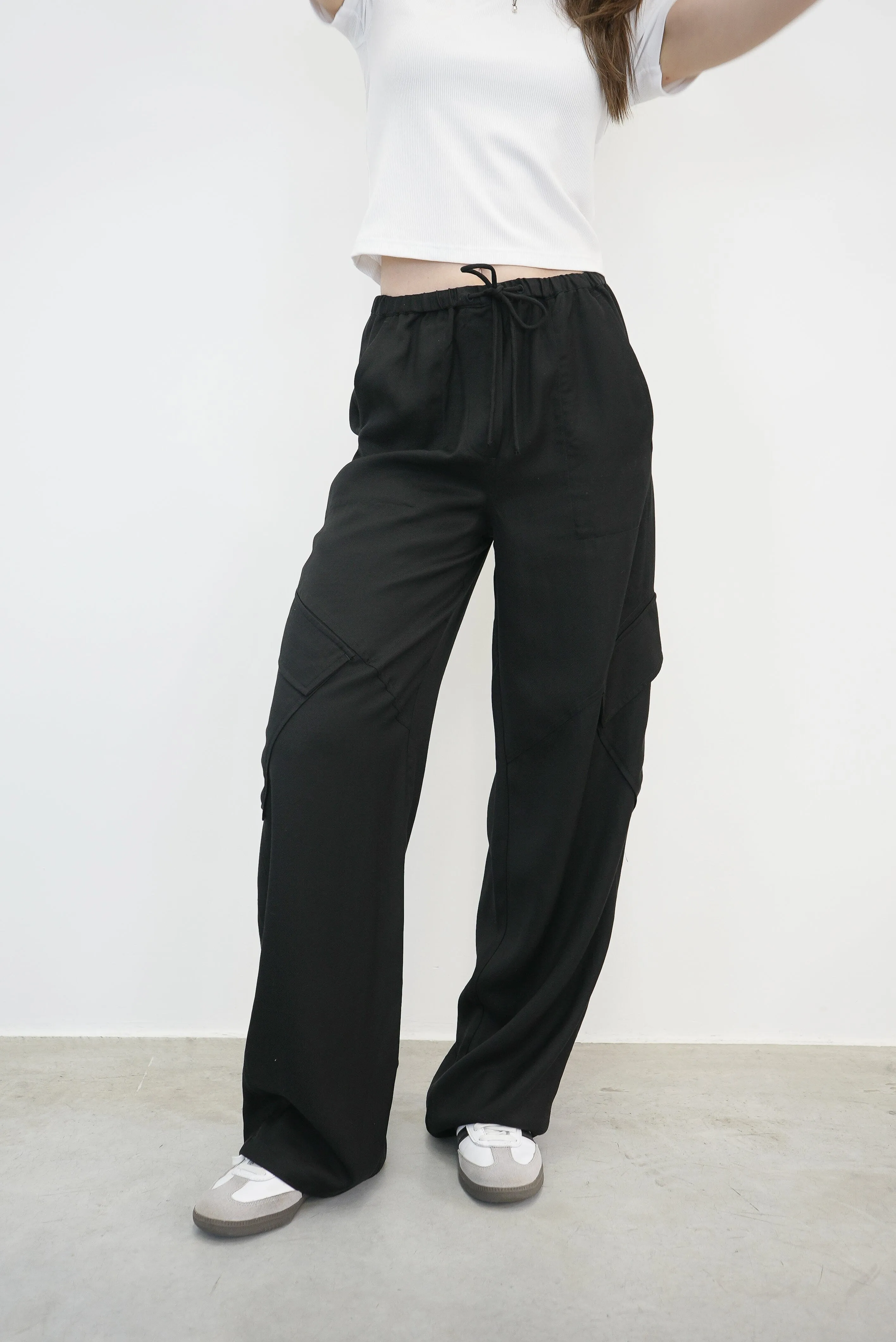 PIA TAILORED FLUID PANTS WITH POCKETS